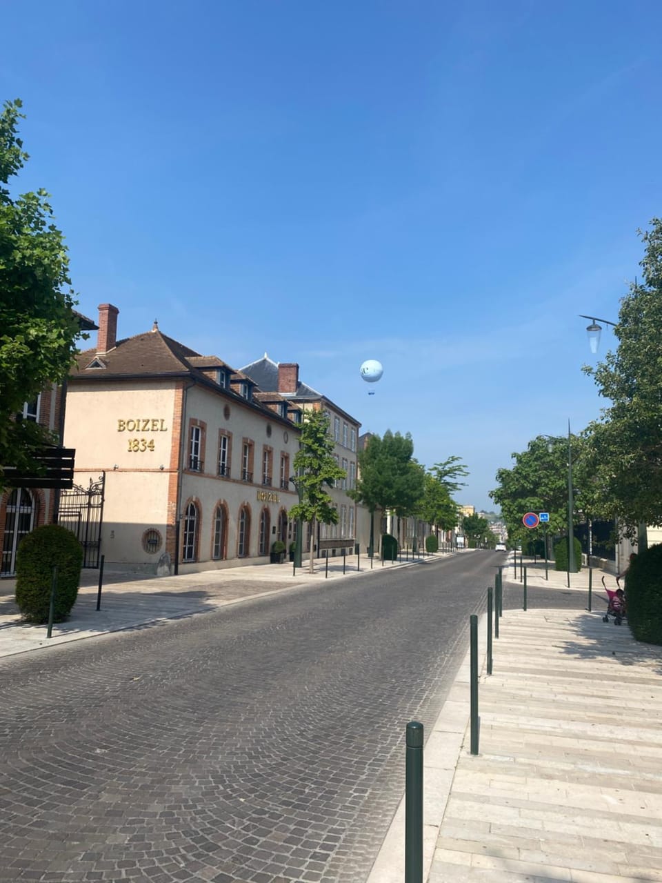 Avenue de Champagne Epernay Private Parking Apartment in Epernay