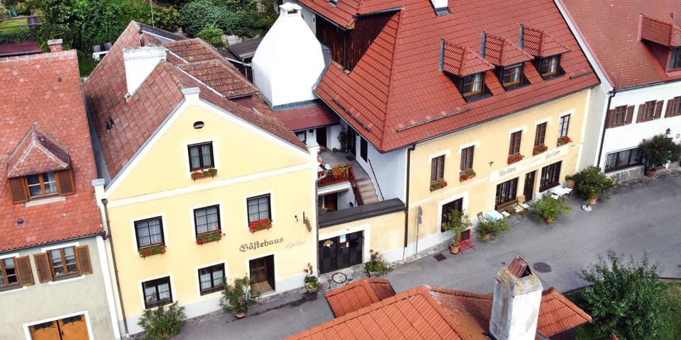 Facade/entrance, Bird's eye view