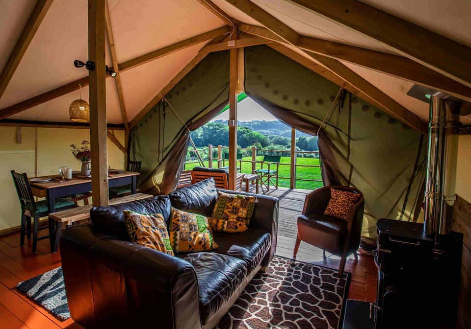 Hakuna Matata Safari Lodge - Sublime, off-grid digital detox with hot tub Luxury tent in Malvern Hills District