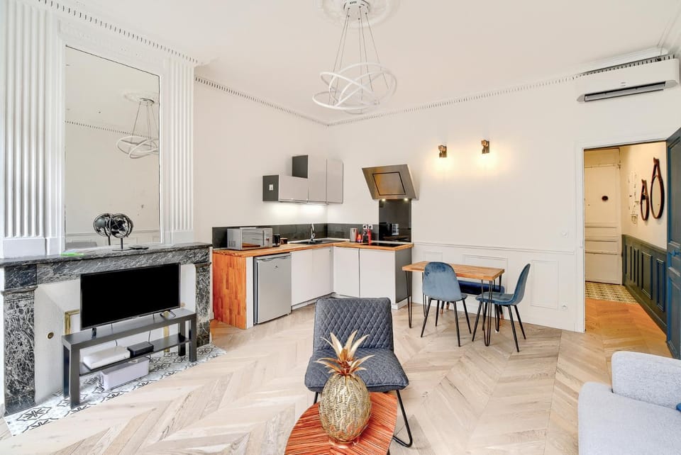 Kitchen or kitchenette, Living room, Dining area