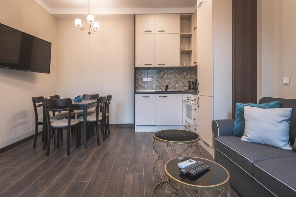 TV and multimedia, Kitchen or kitchenette, Living room, Seating area, Dining area, oven, pet friendly