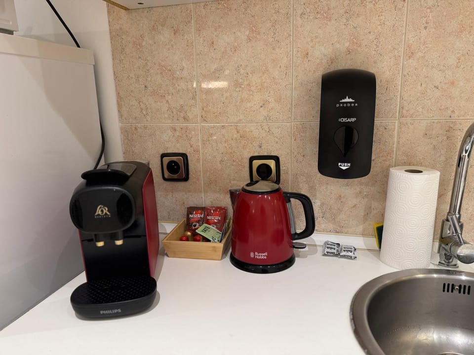 Coffee/tea facilities, kitchen