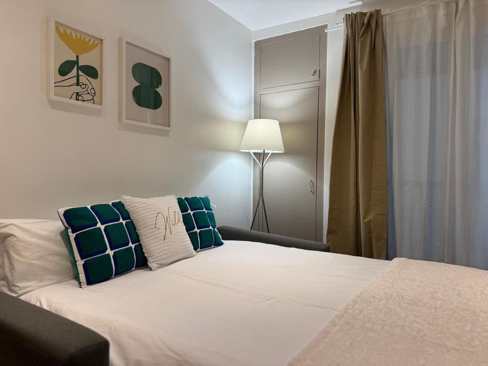 Bed, Living room