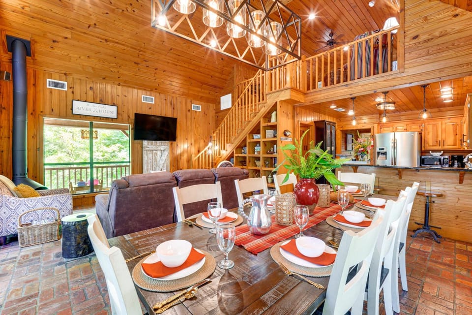 Riverfront Cabin w/ Outdoor Oasis in Seminary! Cabin in Mississippi