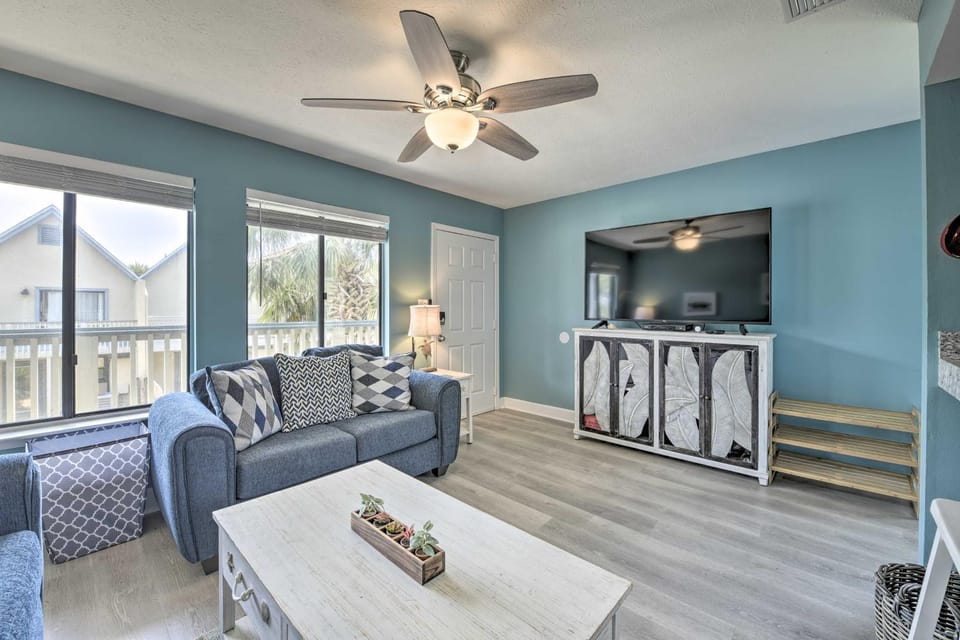 Panama City Condo w/ Balcony & Pool, Walk to Beach House in Lower Grand Lagoon