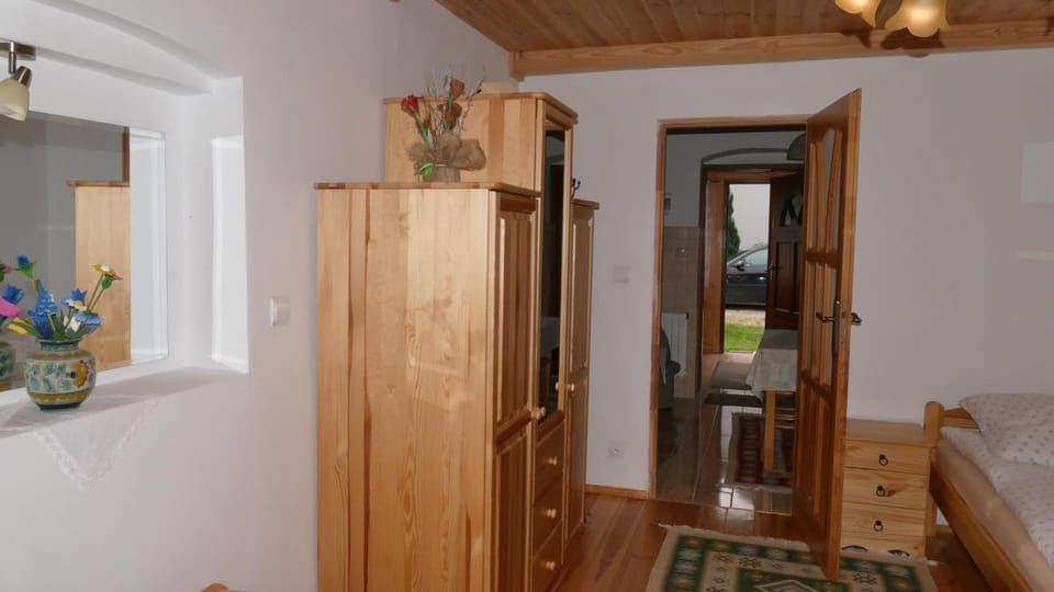 Bedroom, wardrobe
