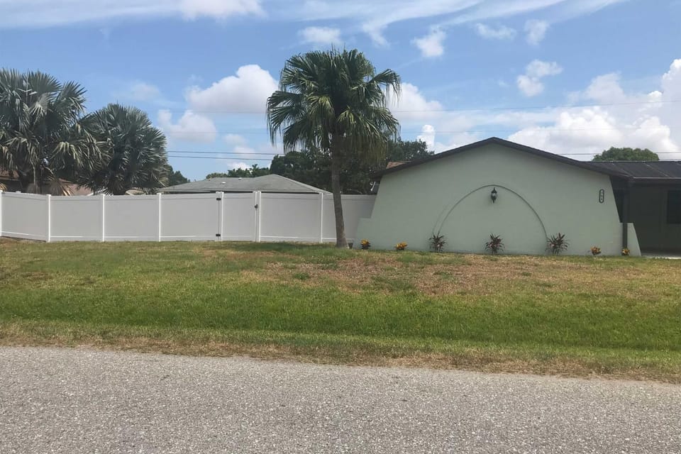 Bright Venice Home w/ Yard < 4 Miles to Beach! House in South Venice