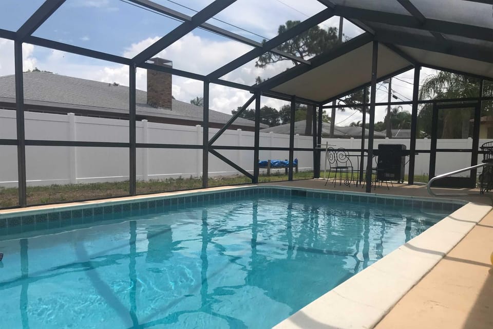 Bright Venice Home w/ Yard < 4 Miles to Beach! House in South Venice