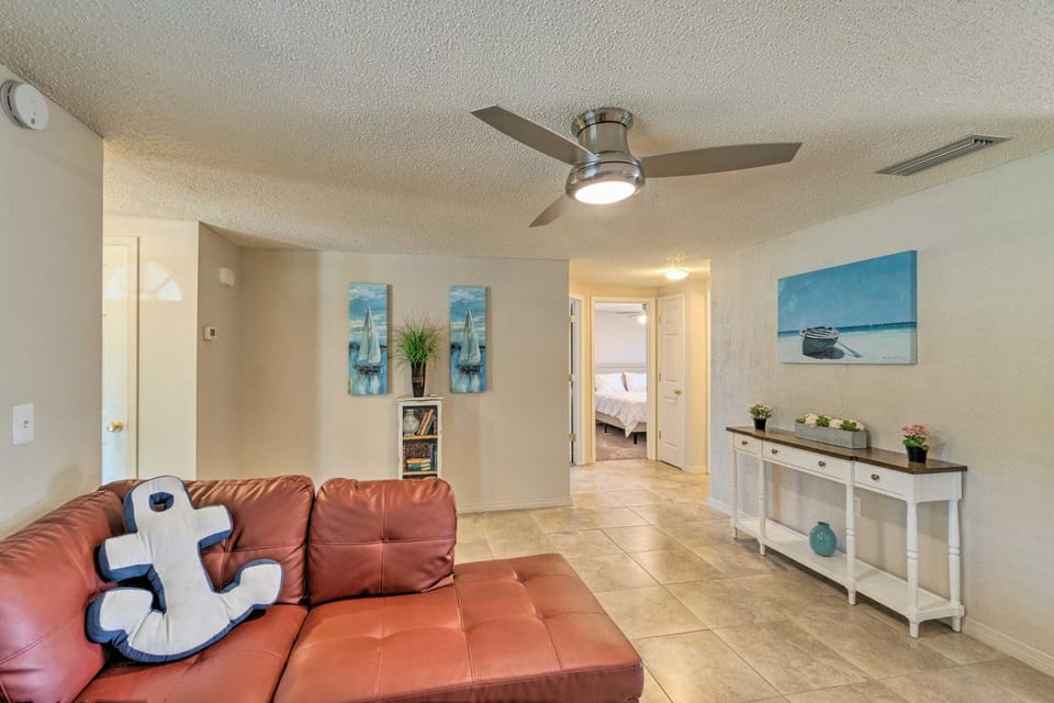 Bright Venice Home w/ Yard < 4 Miles to Beach! House in South Venice