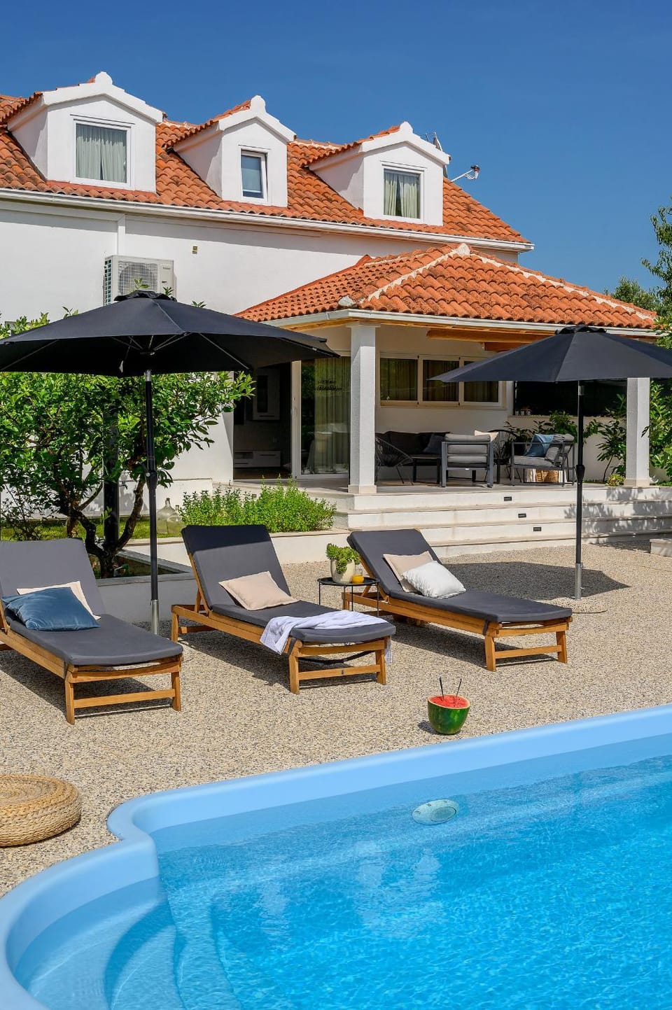 Property building, Patio, Day, Garden, Garden view, Pool view, Swimming pool, sunbed