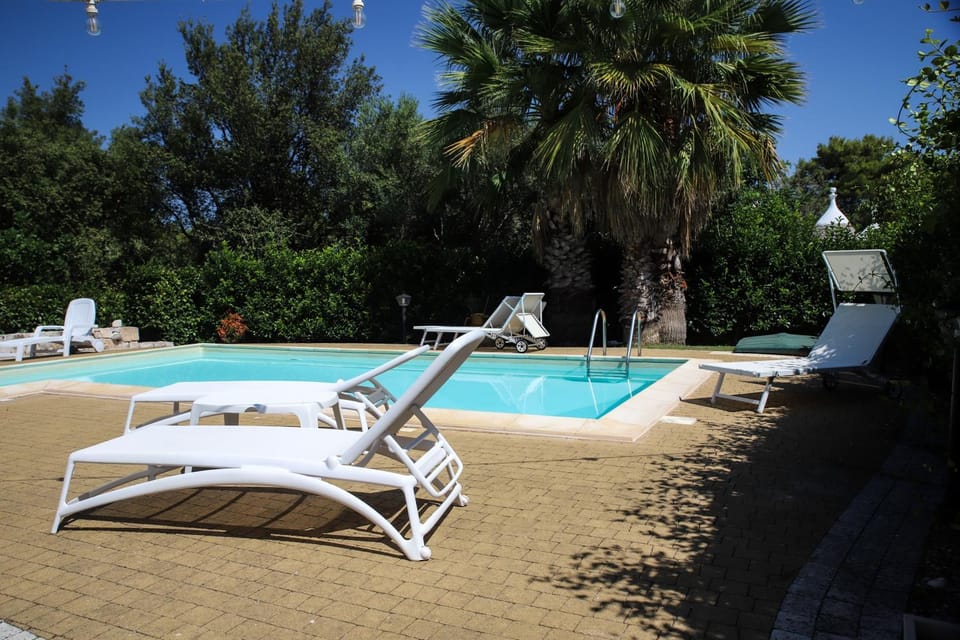 Pool view, Swimming pool, sunbed