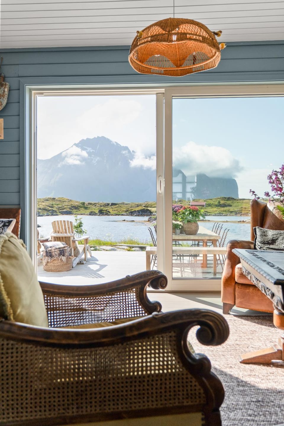 Day, Natural landscape, Balcony/Terrace, Seating area, Lake view, Mountain view, Sea view