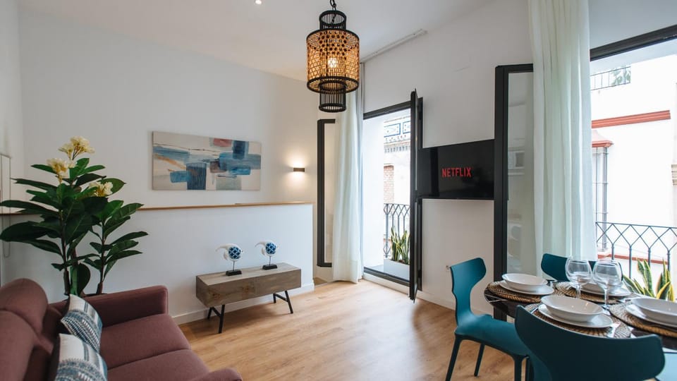 Living room, Seating area, Dining area
