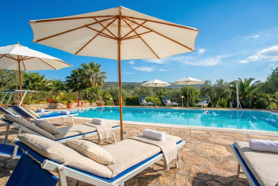 Patio, Spring, Mountain view, Pool view, Swimming pool, sunbed