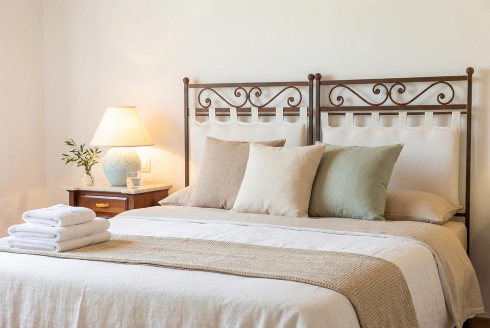 Bed, Photo of the whole room, Bedroom, towels