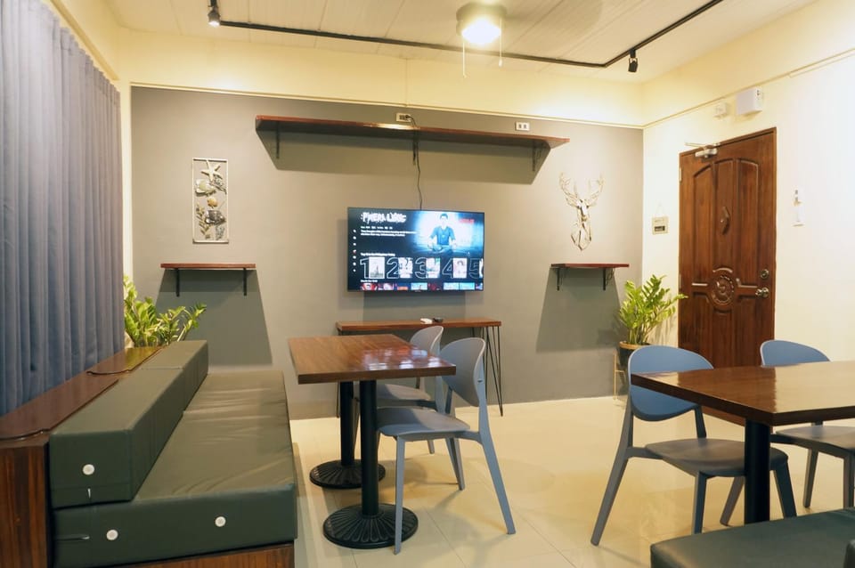 TV and multimedia, Living room, Dining area