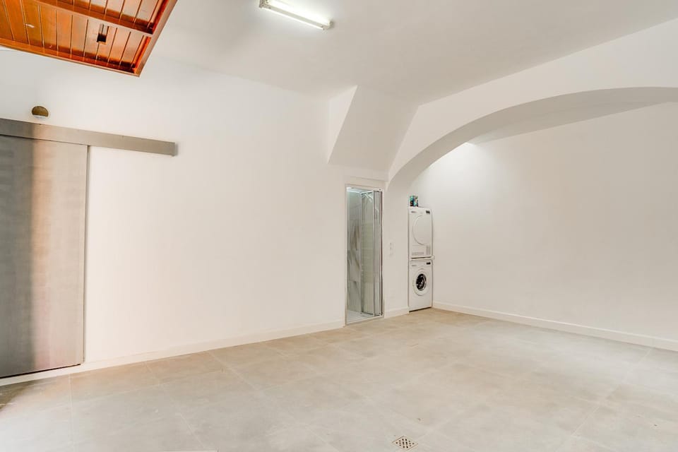 Shower, Parking, washing machine, dryer