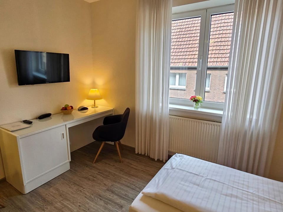 TV and multimedia, Photo of the whole room