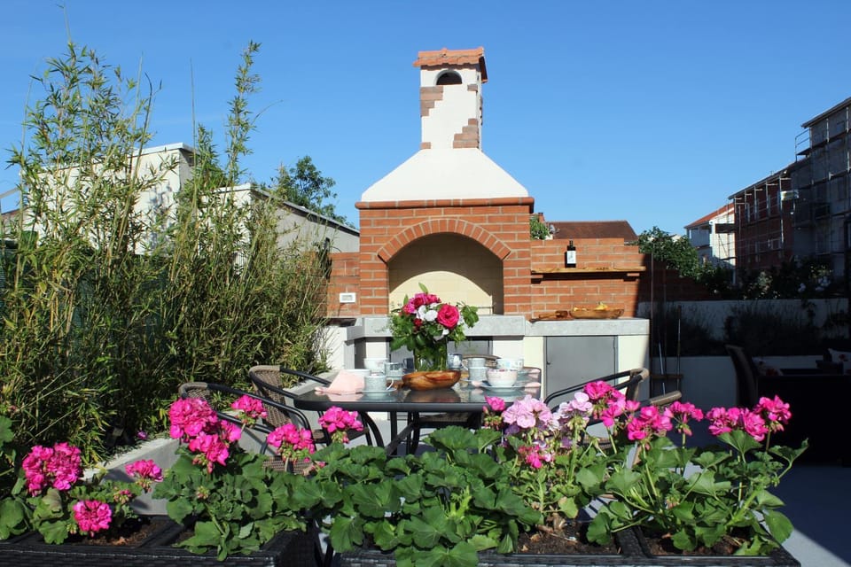 BBQ facilities, Seating area