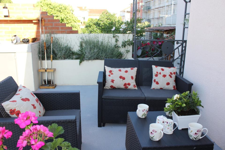 Patio, Balcony/Terrace, Seating area