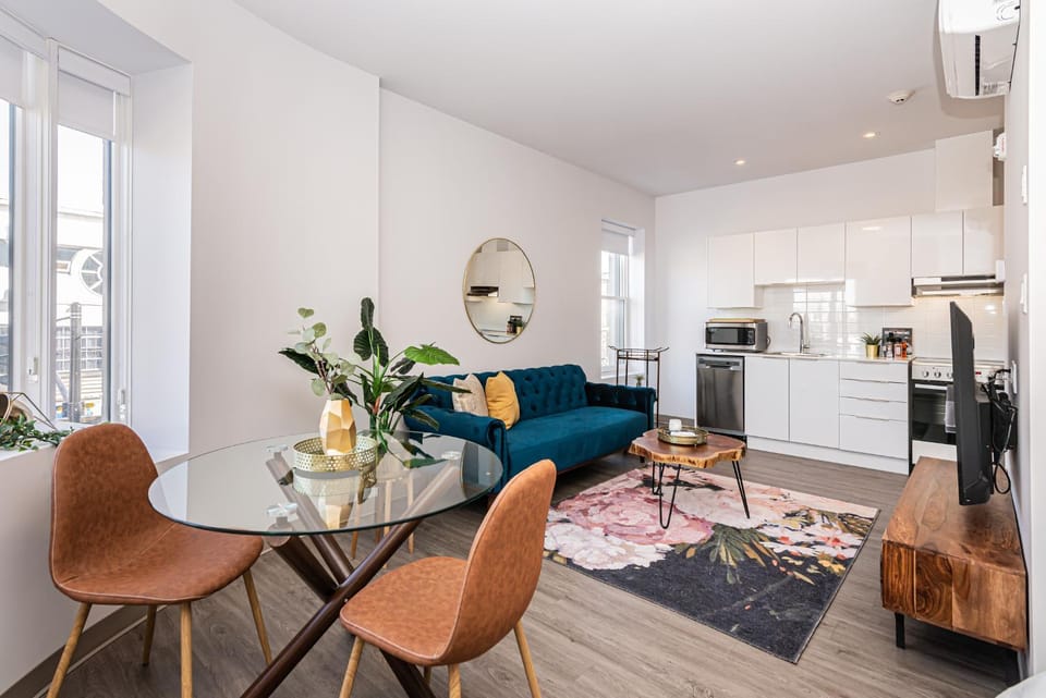 Kitchen or kitchenette, Living room, Seating area, Dining area, oven, stove
