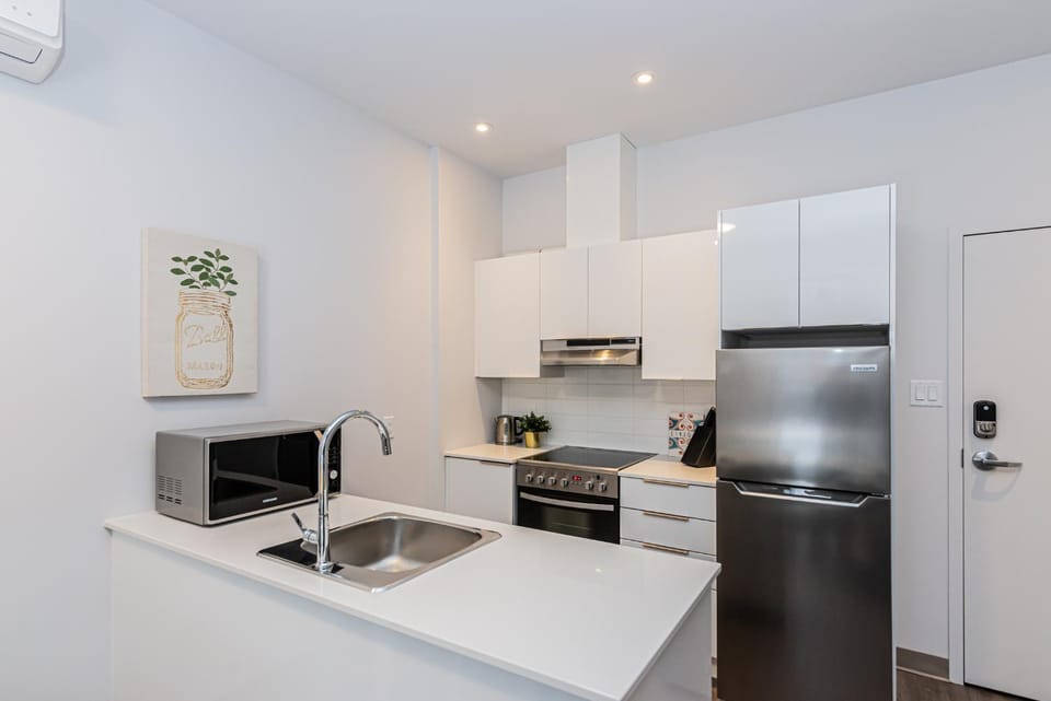 Kitchen or kitchenette, microwave, oven, stove