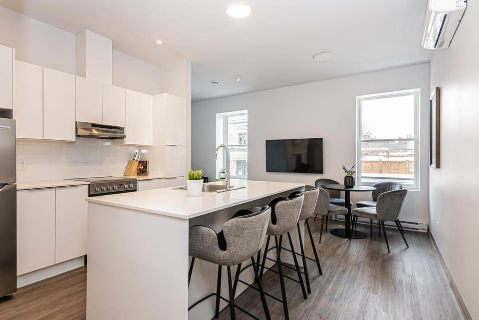 TV and multimedia, Kitchen or kitchenette, Dining area, oven, stove