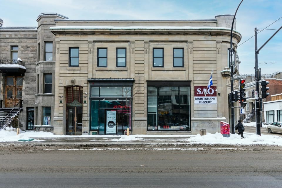 Property building, Facade/entrance, Neighbourhood, Winter