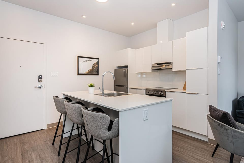 Kitchen or kitchenette, Dining area, oven, stove