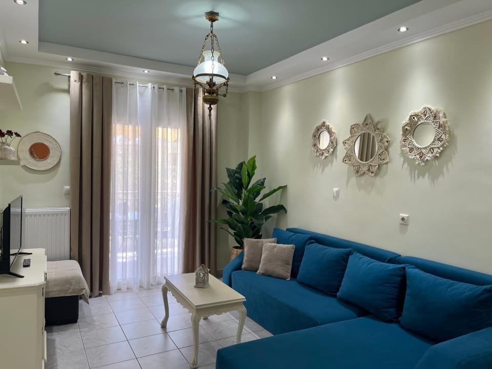 TV and multimedia, Living room, Seating area, fireplace