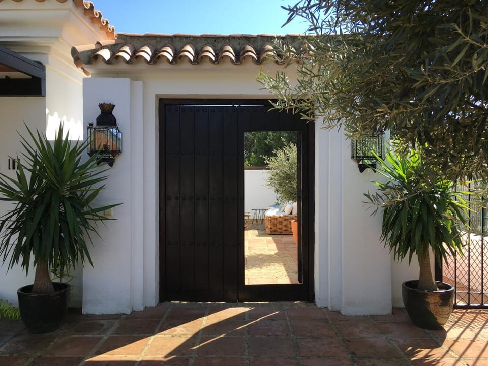Property building, Patio, Facade/entrance