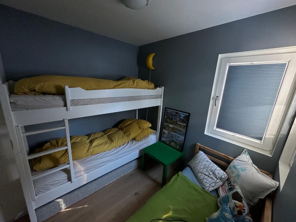 Bed, bunk bed