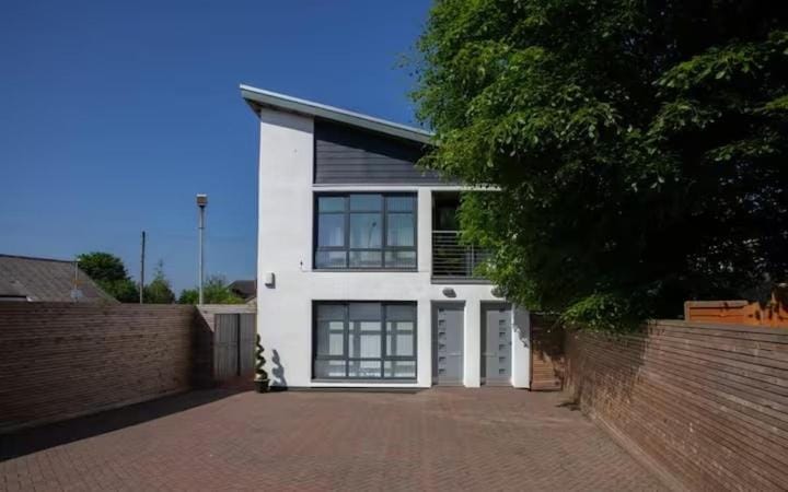 Mosspark Boulevard Exec Apartment ii - Free Parking Apartment in Glasgow