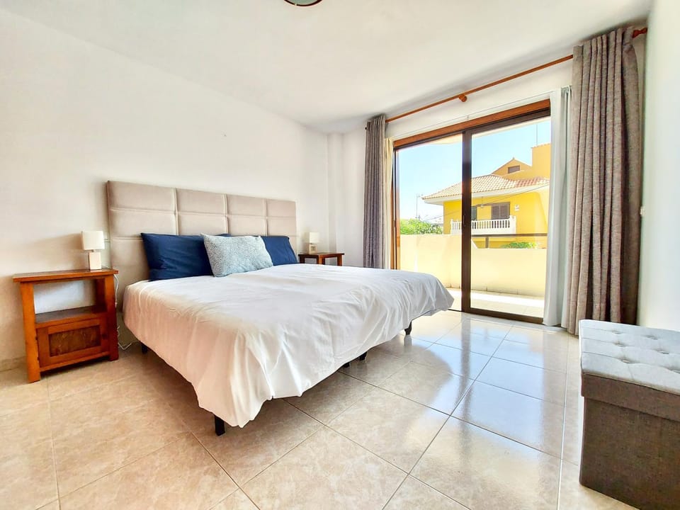 Bed, Balcony/Terrace, Bedroom