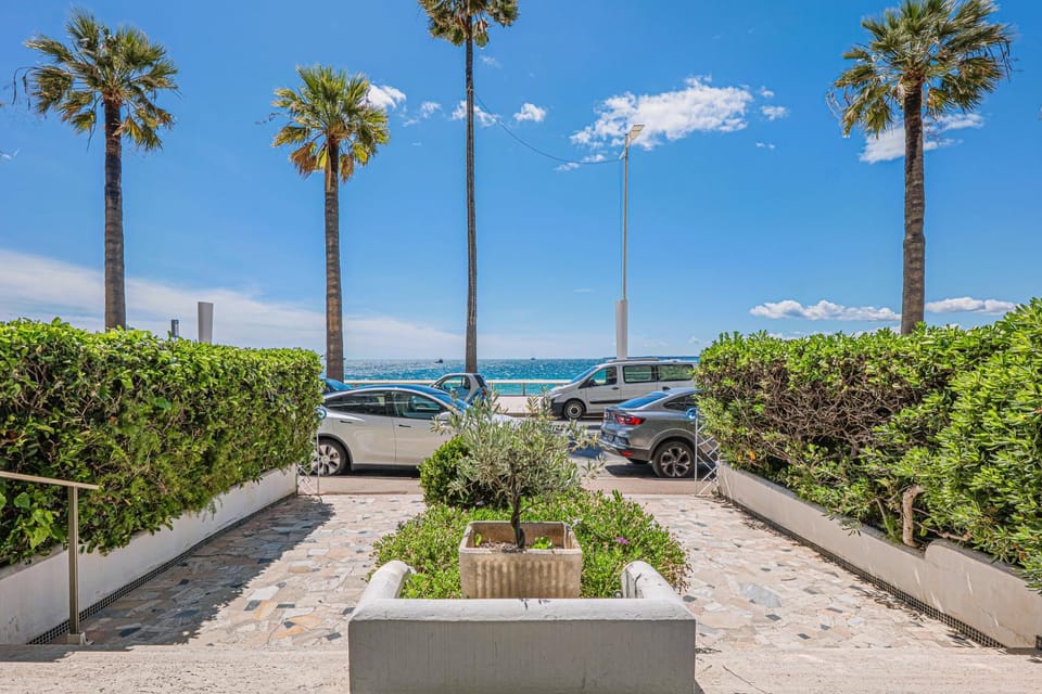 Day, Natural landscape, Sea view, Location