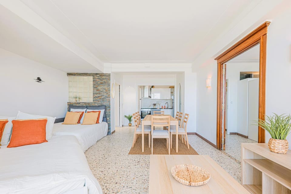 Bed, Living room, Photo of the whole room, Dining area, kitchen