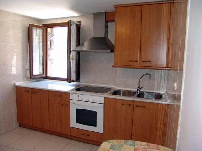 Nearby landmark, People, Kitchen or kitchenette, Dining area, Meals, locker