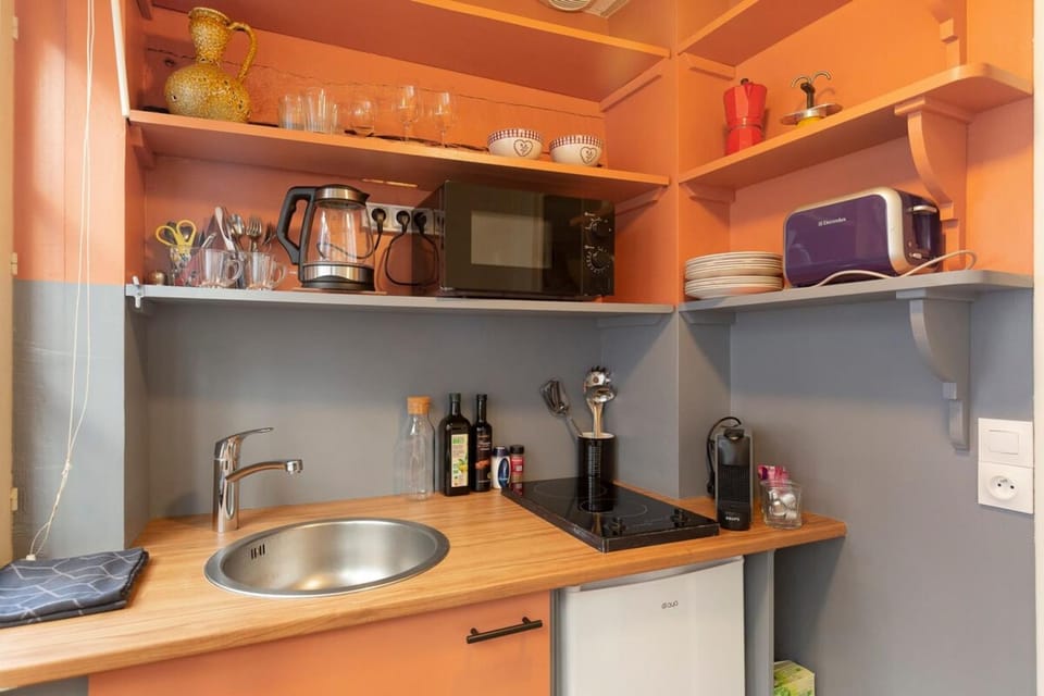 Couleur Corail Studio Peaceful gem & shared yard Central Honfleur Apartment in Honfleur