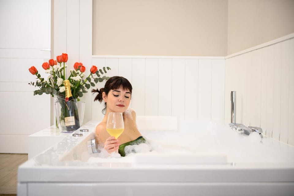 Hot Tub, Drinks, Bath
