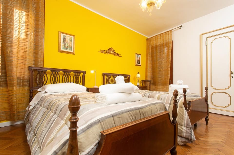 Royal Rialto Apartment - Grand Canal View Apartment in San Marco