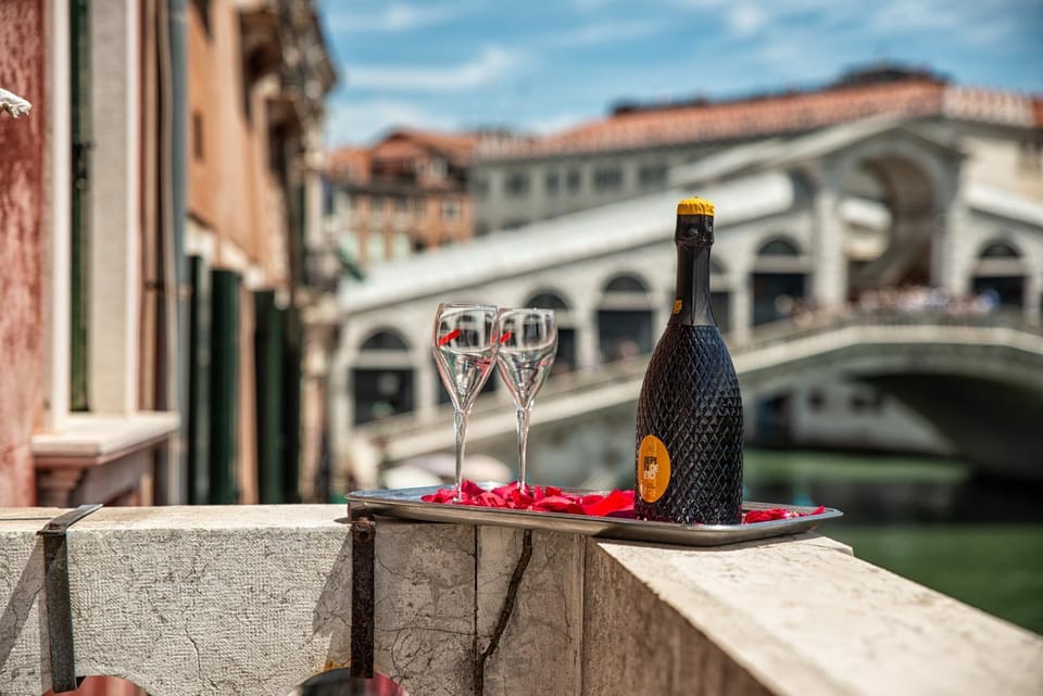 Nearby landmark, Balcony/Terrace, Drinks, Alcoholic drinks