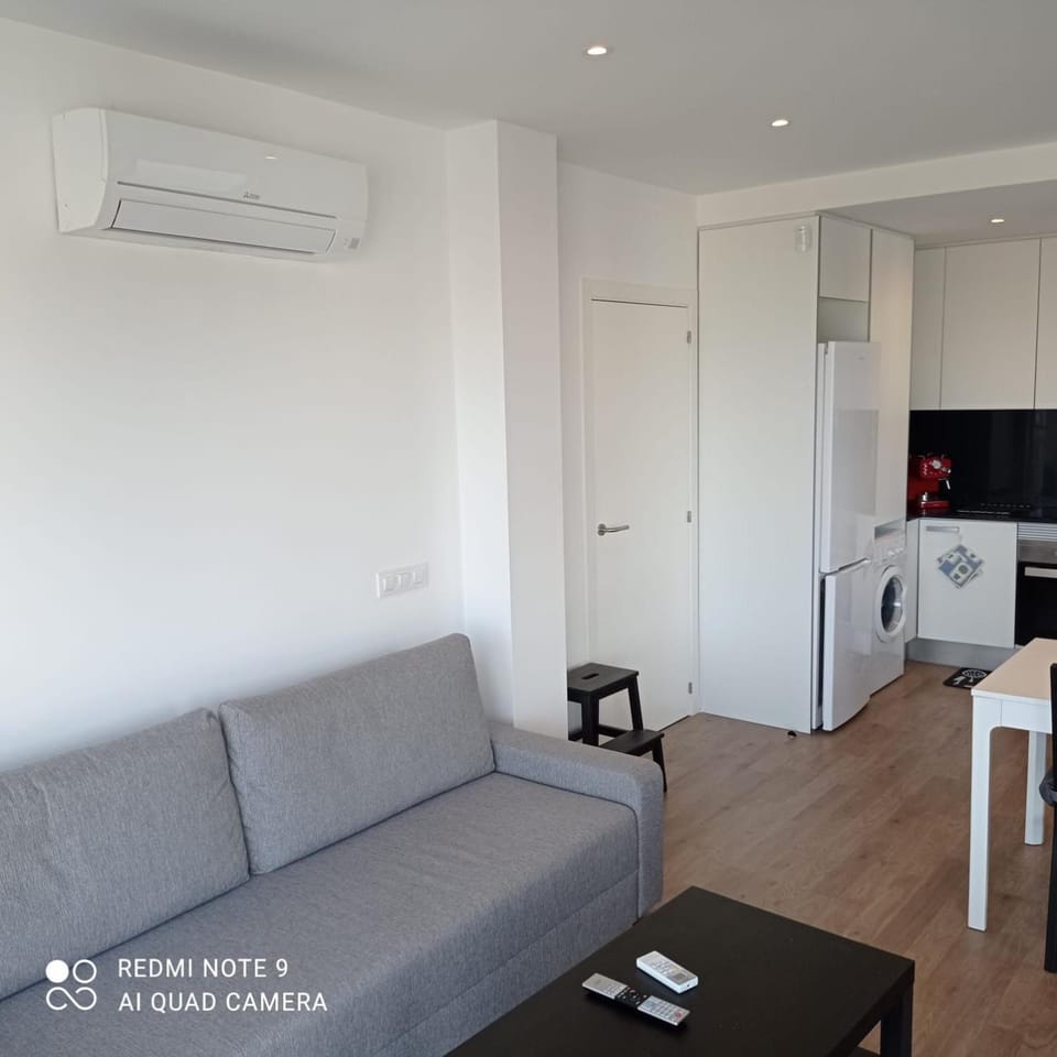Kitchen or kitchenette, Seating area, Dining area, air conditioner
