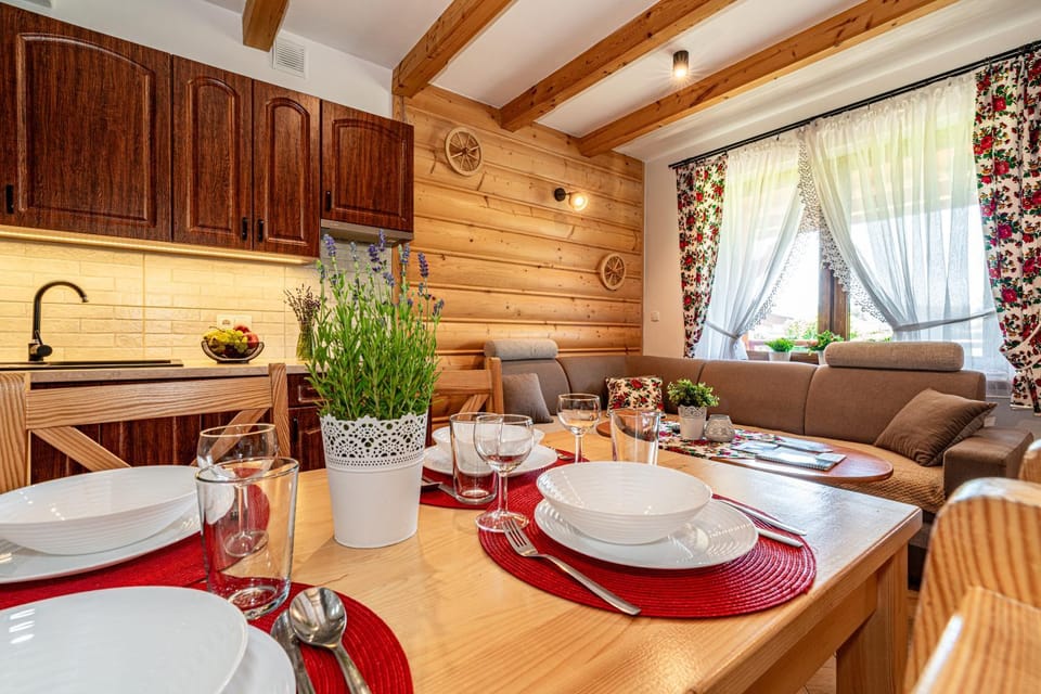 Living room, Seating area, Food