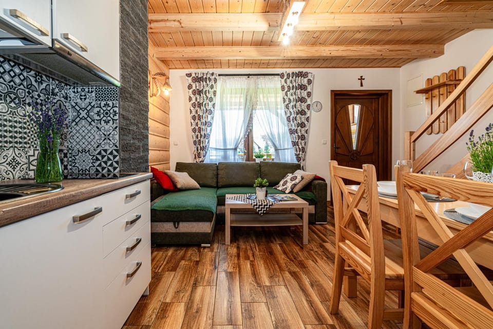 Kitchen or kitchenette, Living room, Seating area, Dining area