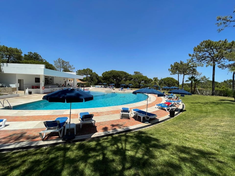 Restaurant/places to eat, Garden, Lounge or bar, Pool view, Swimming pool