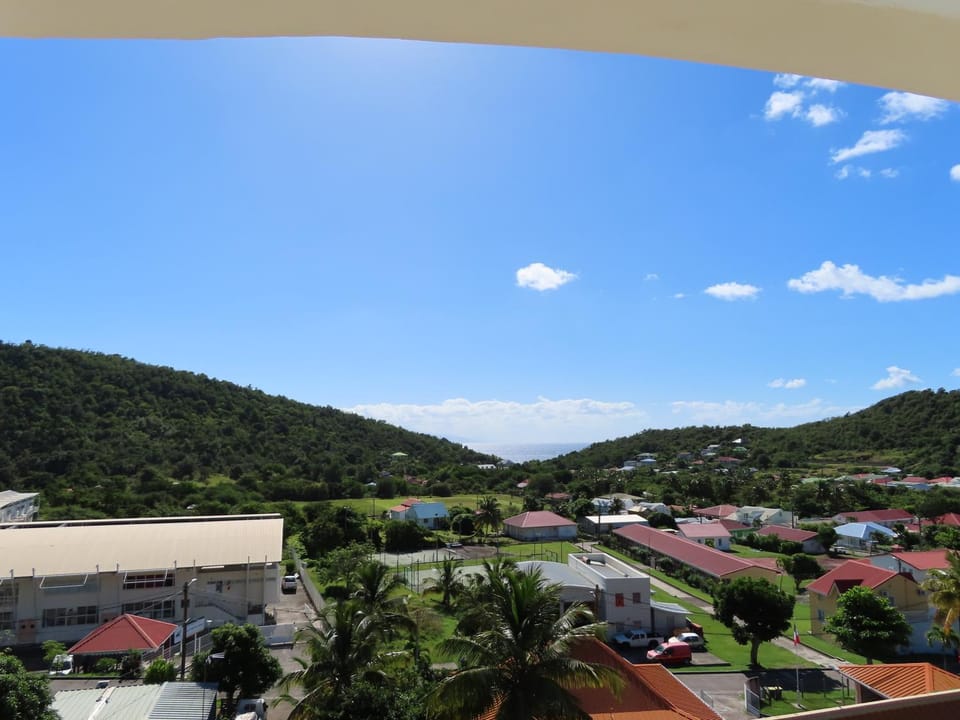 Mountain view, Sea view
