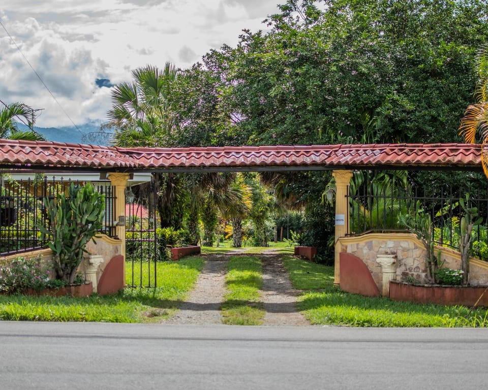 Linda casa de verano con amplias zonas verdes Vacation rental in San José Province
