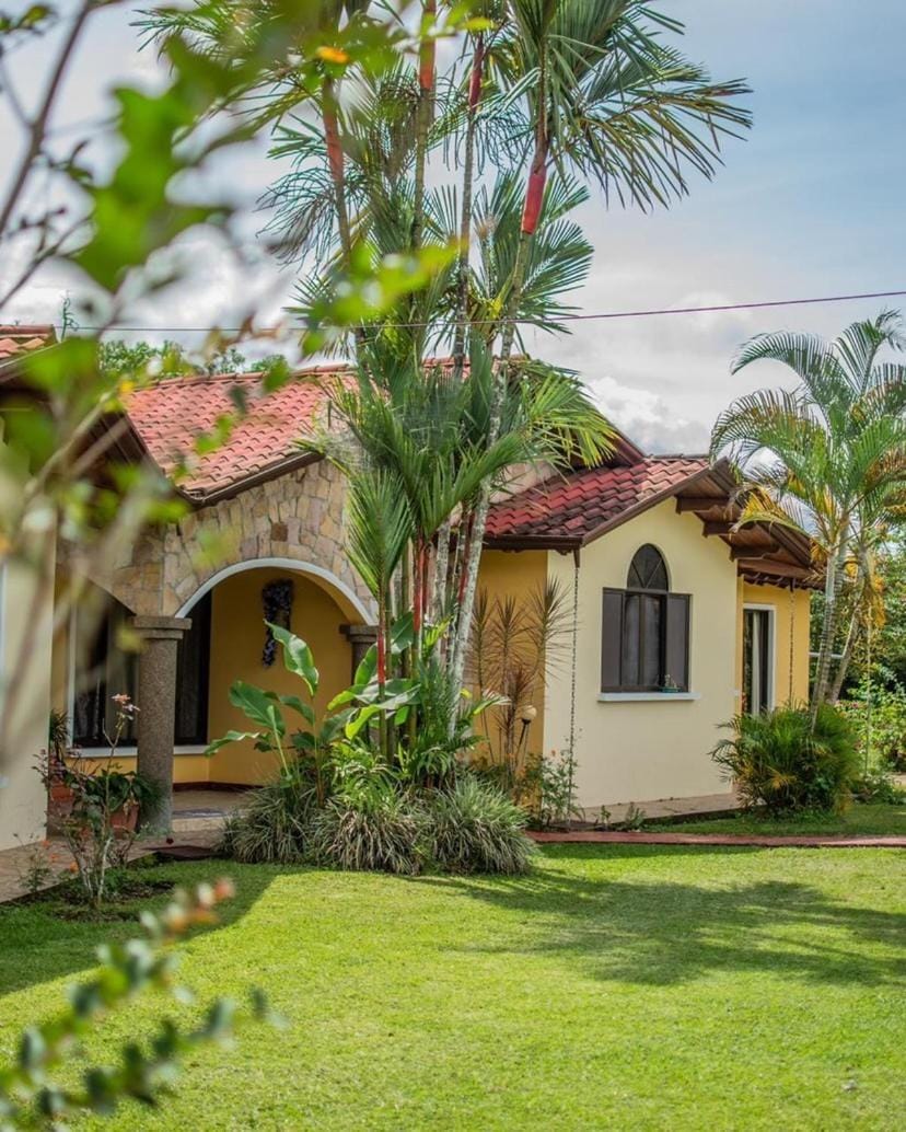 Linda casa de verano con amplias zonas verdes Vacation rental in San José Province