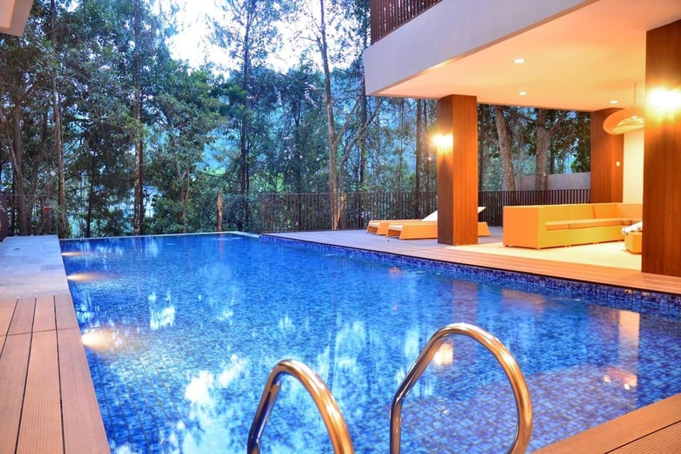 Radiance Hill View Villa 10 Bedrooms With a Private Heated Swimming Pool and a Billiard Table Villa in Bandung