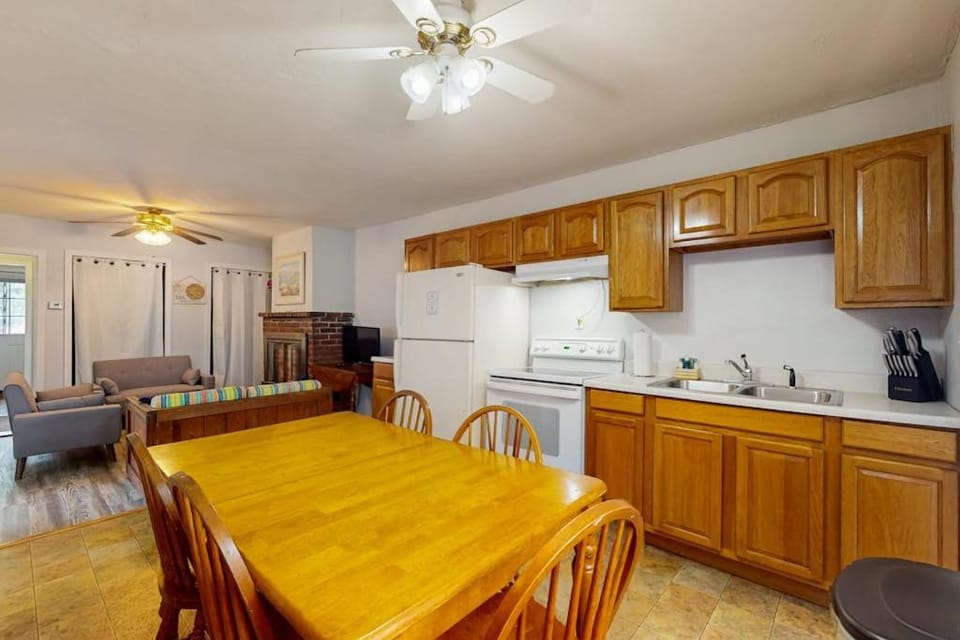 Breezy Marie House in Plymouth